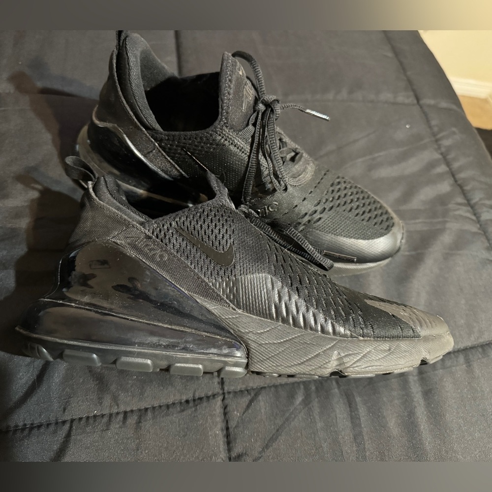 NIKE AIR MAX 270